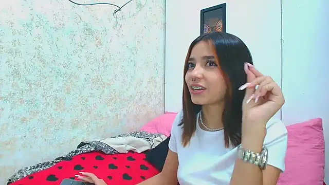 Snapshot of Rousse_violett chatting on 03-16-25, 03:04 Rousse violett online show from 03-16-25, 03:04