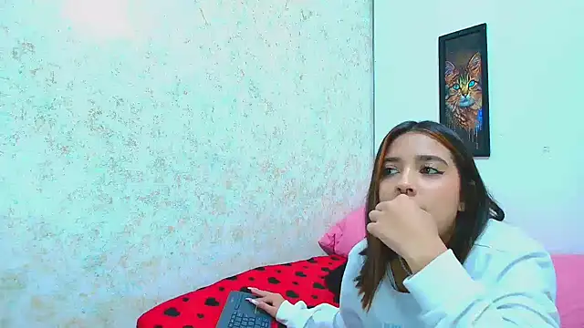 Snapshot of Rousse_violett chatting on 03-17-25, 09:02 Rousse violett online show from 03-17-25, 09:02