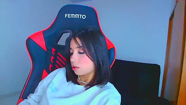 Snapshot of Rousse_violett chatting on 09-18-25, 09:50 Rousse violett online show from 09-18-25, 09:50