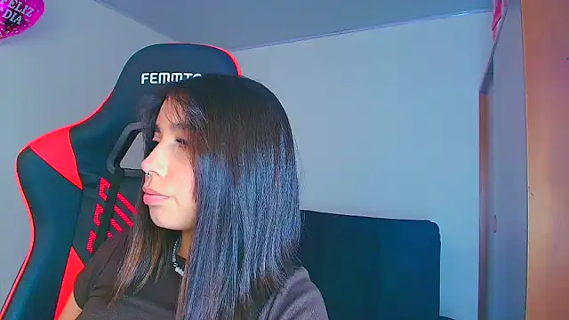 Snapshot of Rousse_violett chatting on 09-27-25, 08:58 Rousse violett online show from 09-27-25, 08:58