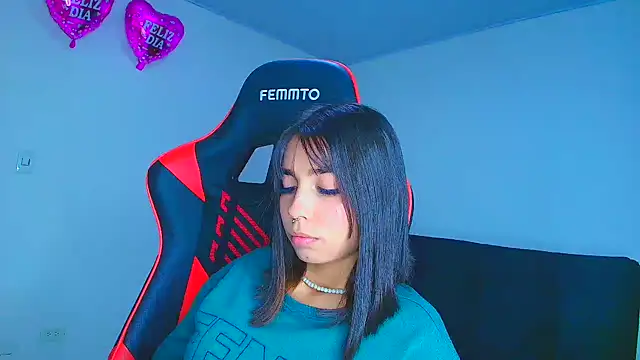 Snapshot of Rousse_violett chatting on 09-29-25, 01:11 Rousse violett online show from 09-29-25, 01:11