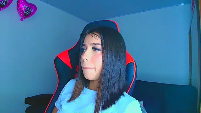 Snapshot of Rousse_violett chatting on 10-07-25, 10:18 Rousse violett online show from 10-07-25, 10:18