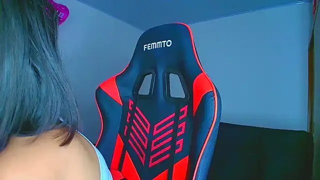 Snapshot of Rousse_violett chatting on 10-14-25, 10:21 Rousse violett online show from 10-14-25, 10:21