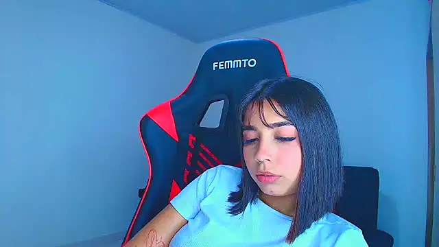 Snapshot of Rousse_violett chatting on 10-20-25, 09:59 Rousse violett online show from 10-20-25, 09:59