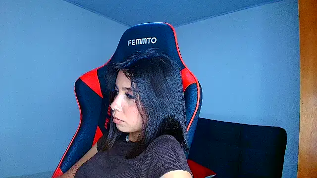 Snapshot of Rousse_violett chatting on 11-04-25, 09:58 Rousse violett online show from 11-04-25, 09:58