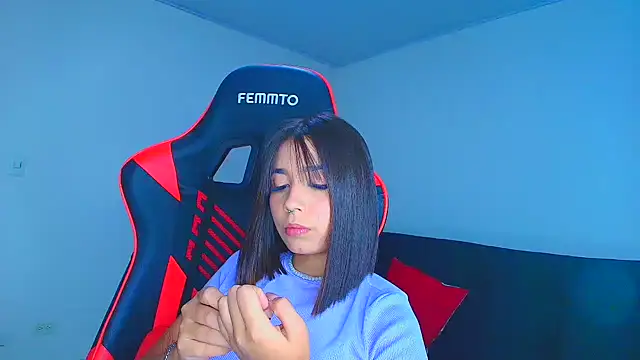 Snapshot of Rousse_violett chatting on 11-20-25, 10:42 Rousse violett online show from 11-20-25, 10:42