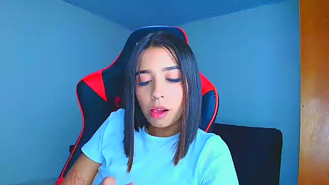 Snapshot of Rousse_violett chatting on 11-25-25, 11:05 Rousse violett online show from 11-25-25, 11:05