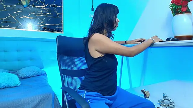 gabriela cortez online show from 11-19-25, 01:33