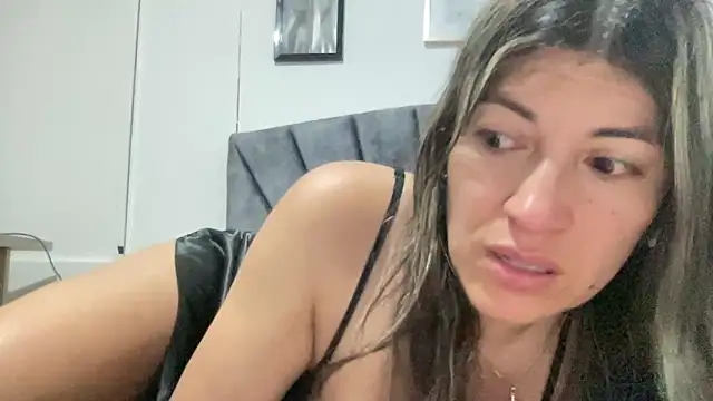 LunaBeya online show from 02-05-26, 12:32