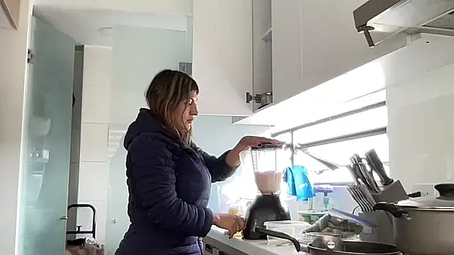 LunaBeya online show from 04-19-26, 06:21