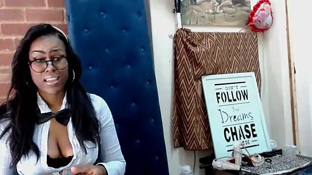 Snapshot of PEBBLES365 chatting on 03-09-25, 11:47 PEBBLES365 online show from 03-09-25, 11:47