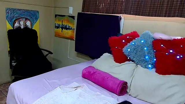 Snapshot of PEBBLES365 chatting on 10-30-25, 07:21 PEBBLES365 online show from 10-30-25, 07:21