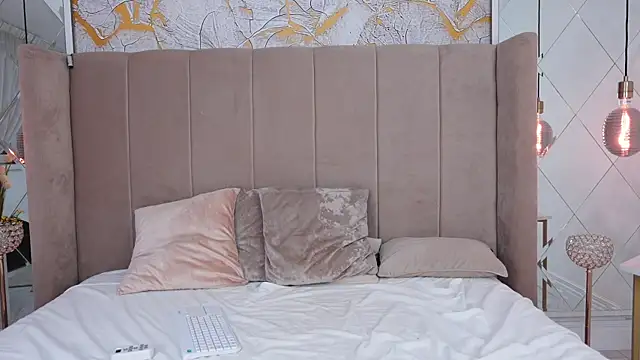 Snapshot of FlawlessEva chatting on 01-10-25, 10:39 FlawlessEva online show from 01-10-25, 10:39