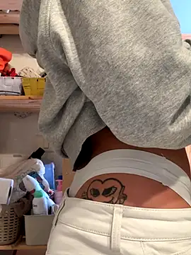 Snapshot of Ginger10 chatting on 12-18-25, 12:22 Ginger10 online show from 12-18-25, 12:22