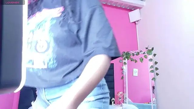 Snapshot of hotiergirl chatting on 10-11-25, 06:28 hotiergirl online show from 10-11-25, 06:28