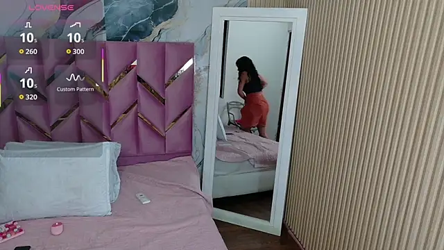 hotiergirl online show from 11-12-25, 12:27