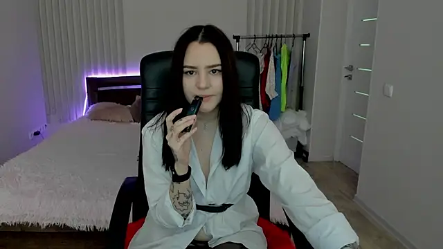 Snapshot of Midnight_Musee chatting on 01-16-25, 10:21 Midnight Musee online show from 01-16-25, 10:21