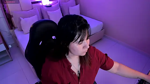 zoes milee online show from 11-18-25, 11:03