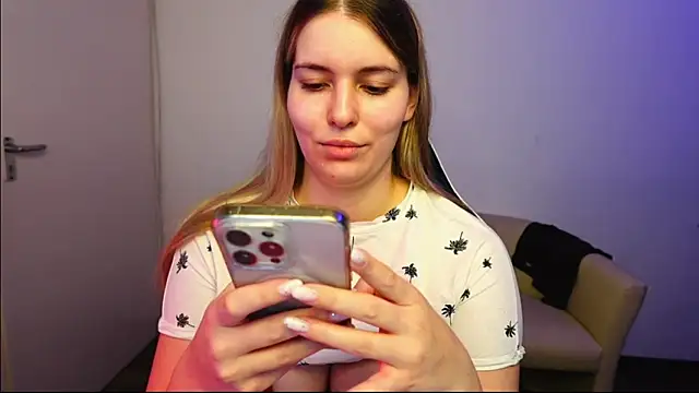 ShyHotNerd online show from 10-12-25, 12:20