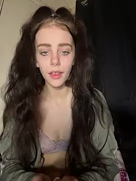 Snapshot of VioletxBlue chatting on 01-13-25, 04:08 VioletxBlue online show from 01-13-25, 04:08