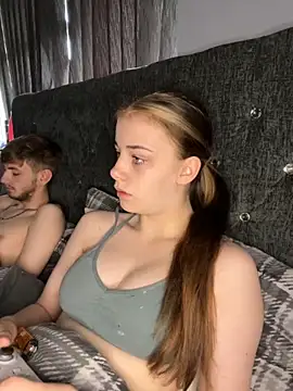 Snapshot of VioletxBlue chatting on 09-10-25, 10:37 VioletxBlue online show from 09-10-25, 10:37