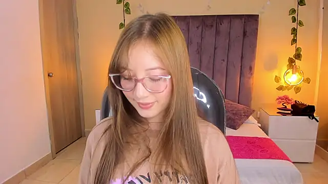 Dahlia Rousse online show from 11-08-25, 01:39