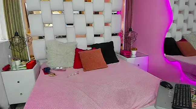 SolEvanss online show from 03-08-25, 05:33