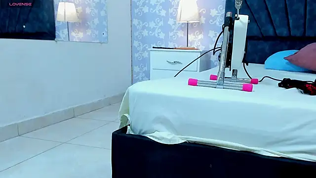 SalomeSimonz online show from 11-13-25, 07:24