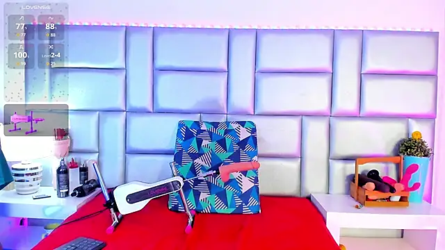 LovelyNickii online show from 04-24-26, 12:51