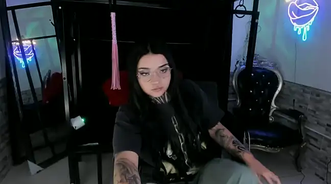 Snapshot of amyswallow7 chatting on 01-18-25, 06:43 amyswallow7 online show from 01-18-25, 06:43