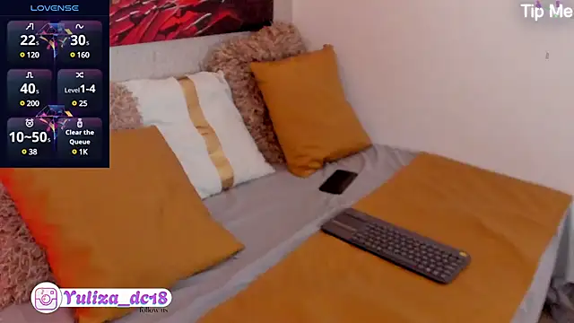 Snapshot of Luxury_Woman chatting on 03-18-25, 08:26 Luxury Woman online show from 03-18-25, 08:26