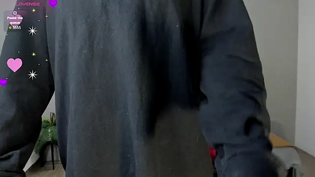 Snapshot of Luxury_Woman chatting on 10-25-25, 04:42 Luxury Woman online show from 10-25-25, 04:42