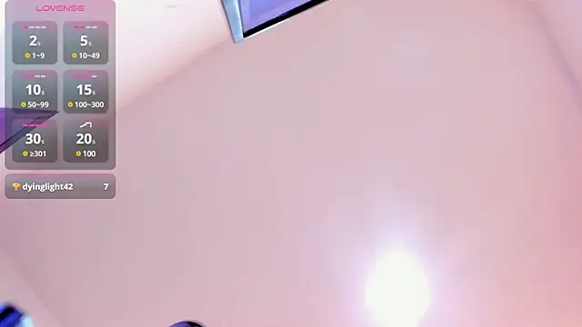 Snapshot of Elise-Leyton chatting on 02-01-25, 10:44 Elise-Leyton online show from 02-01-25, 10:44