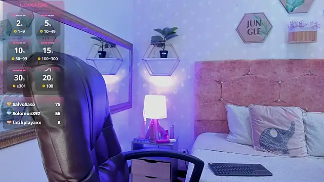 Snapshot of Elise-Leyton chatting on 02-05-25, 10:22 Elise-Leyton online show from 02-05-25, 10:22