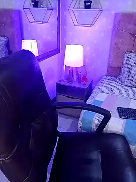 Snapshot of Elise-Leyton chatting on 02-14-25, 06:51 Elise-Leyton online show from 02-14-25, 06:51