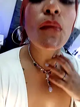 Snapshot of Elise-Leyton chatting on 02-19-25, 05:49 Elise-Leyton online show from 02-19-25, 05:49