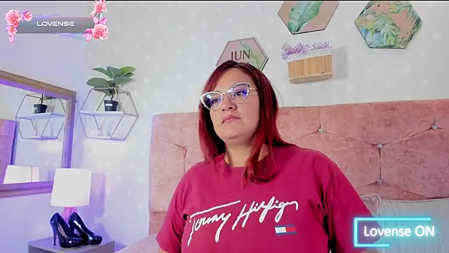 Snapshot of Elise-Leyton chatting on 03-10-25, 01:32 Elise-Leyton online show from 03-10-25, 01:32