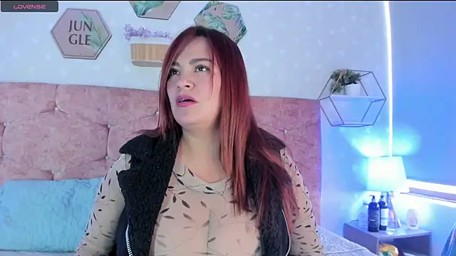 Snapshot of Elise-Leyton chatting on 03-17-25, 08:09 Elise-Leyton online show from 03-17-25, 08:09