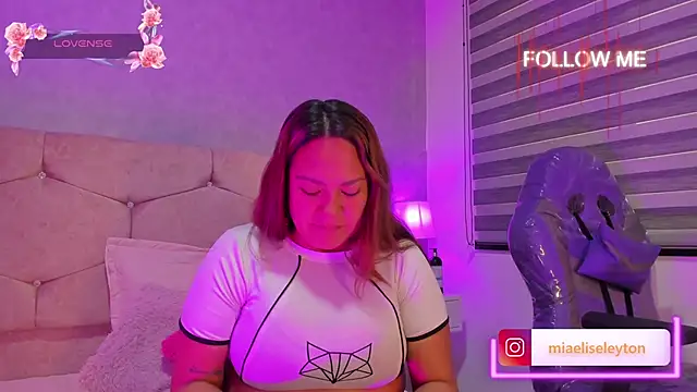 Snapshot of Elise-Leyton chatting on 09-26-25, 03:38 Elise-Leyton online show from 09-26-25, 03:38