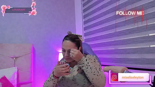 Snapshot of Elise-Leyton chatting on 10-01-25, 03:07 Elise-Leyton online show from 10-01-25, 03:07