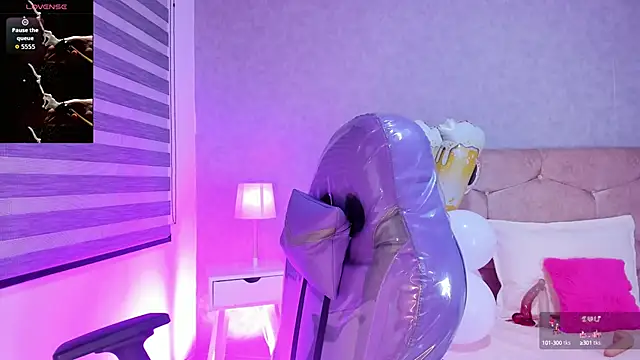 Snapshot of Elise-Leyton chatting on 10-03-25, 08:06 Elise-Leyton online show from 10-03-25, 08:06