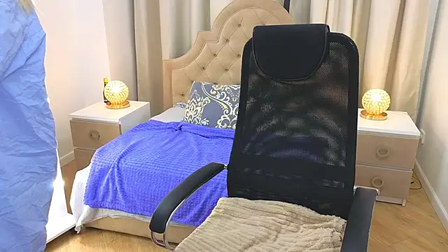 M I A M I A online show from 12-15-25, 10:30