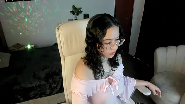 Snapshot of Renaxi_Smith chatting on 09-13-25, 07:13 Renaxi Smith online show from 09-13-25, 07:13