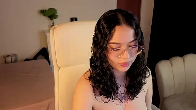 Snapshot of Renaxi_Smith chatting on 10-23-25, 07:56 Renaxi Smith online show from 10-23-25, 07:56