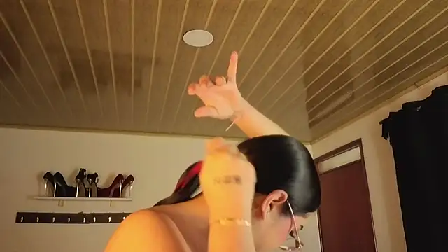 Snapshot of Renaxi_Smith chatting on 11-23-25, 07:46 Renaxi Smith online show from 11-23-25, 07:46