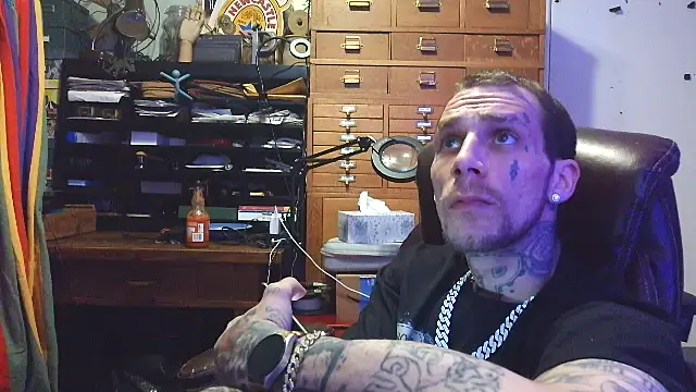 Snapshot of Aru916 chatting on 11-15-25, 10:23 Aru916 online show from 11-15-25, 10:23