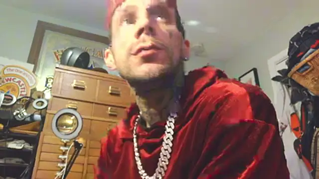 Snapshot of Aru916 chatting on 12-05-25, 12:58 Aru916 online show from 12-05-25, 12:58