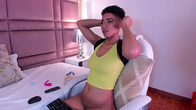 Snapshot of LuciaWallace chatting on 03-14-25, 12:54 LuciaWallace online show from 03-14-25, 12:54