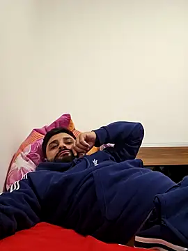 Snapshot of Mehmet2304 chatting on 01-10-25, 01:32 Mehmet2304 online show from 01-10-25, 01:32