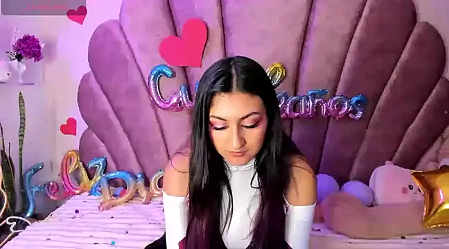 Snapshot of sweetfoxy_17 chatting on 02-25-25, 09:13 sweetfoxy 17 online show from 02-25-25, 09:13